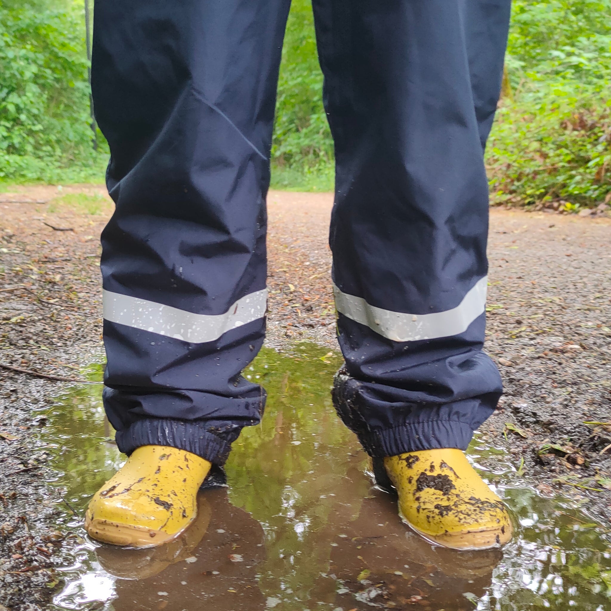 Jardinera impermeable azul con bandas reflectantes